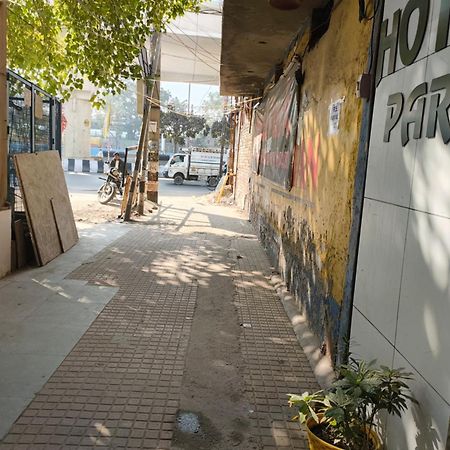 Hotel Metro Park New Delhi Buitenkant foto