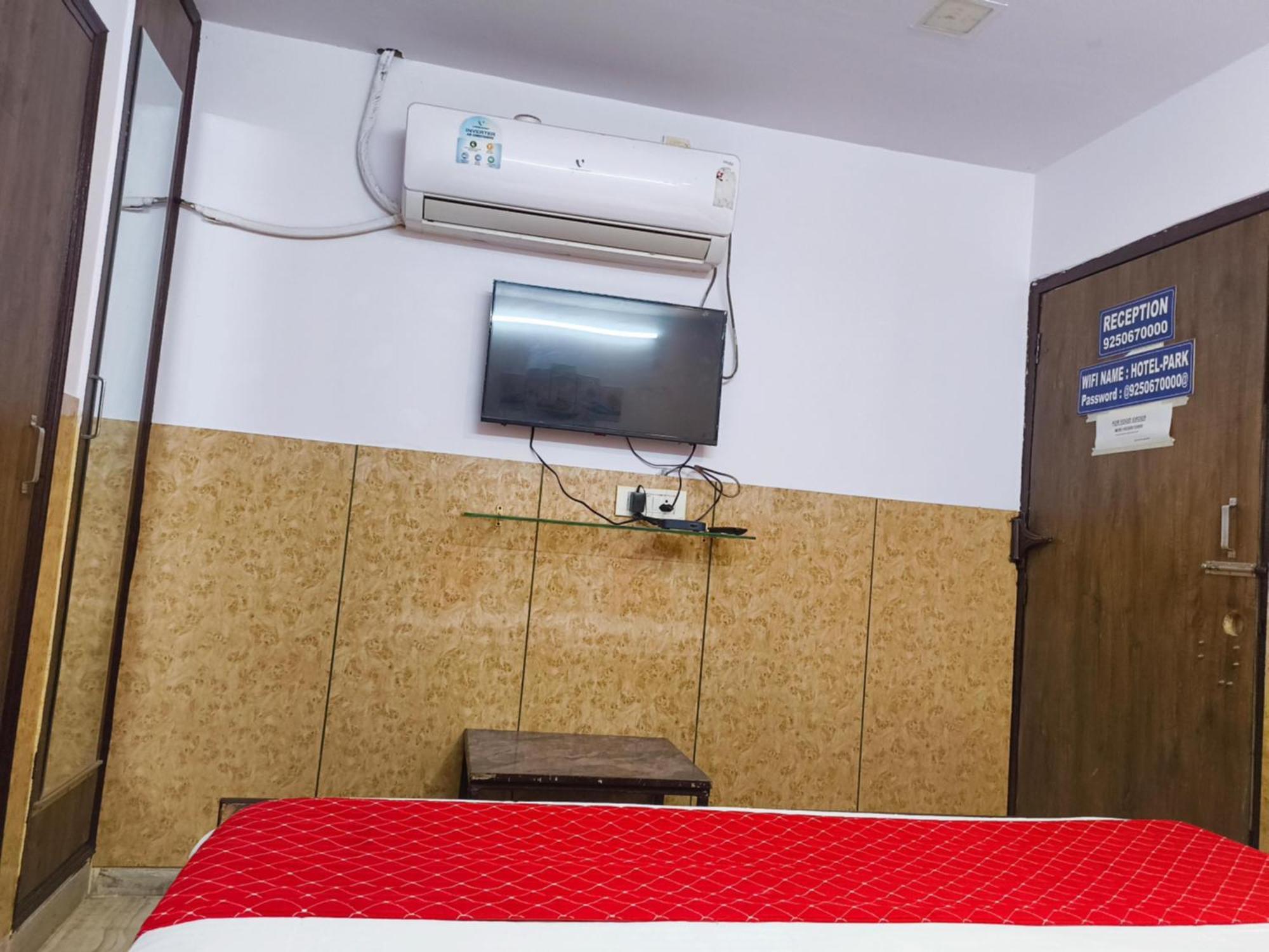 Hotel Metro Park New Delhi Buitenkant foto